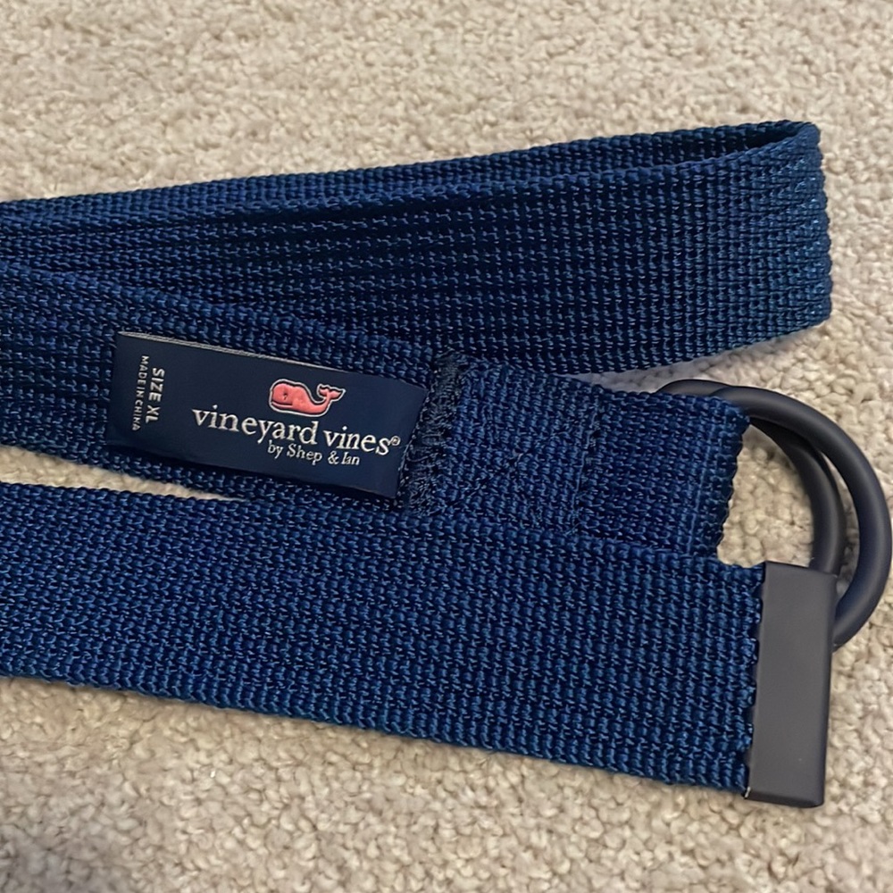 Vineyard Vines navy belt